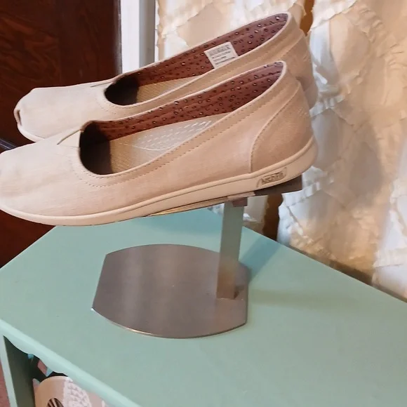 Bob's Skechers Air-cooled Arch Fit Size 8 1/2 - Picture 9 of 11